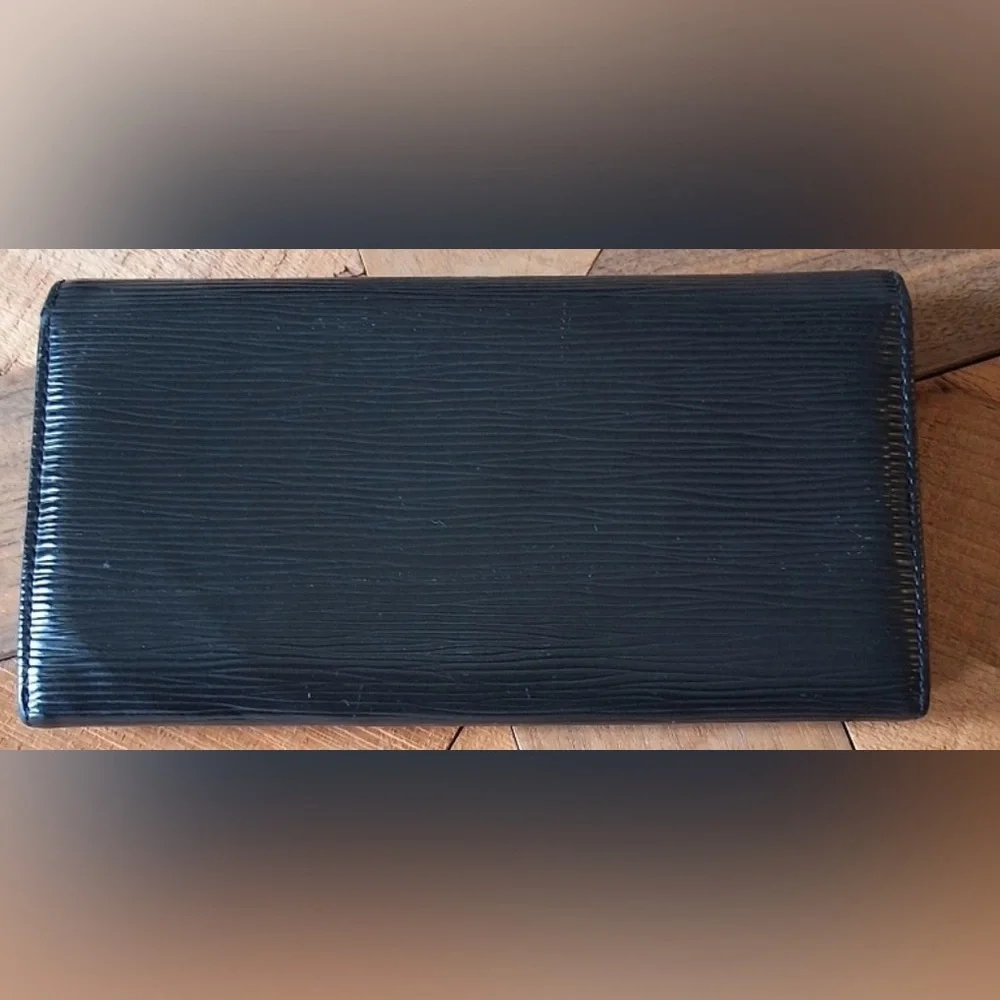 EUC - Black Epi Leather Louis Vuitton Wallet